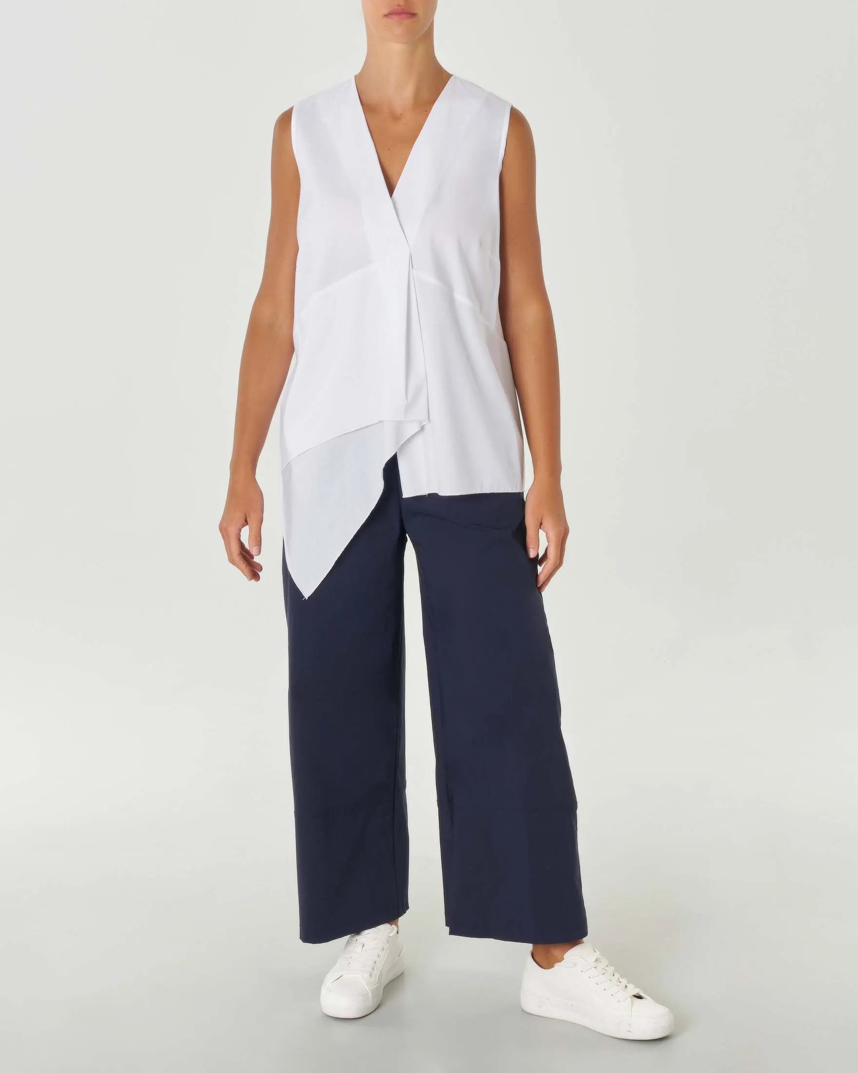 Blusa bianca smanicata in popeline di cotone con pannelli sovrapposti
